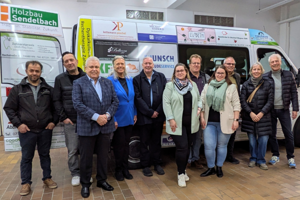 Die Sponsoren des 9-Sitzers für den ASB-Fahrdienst