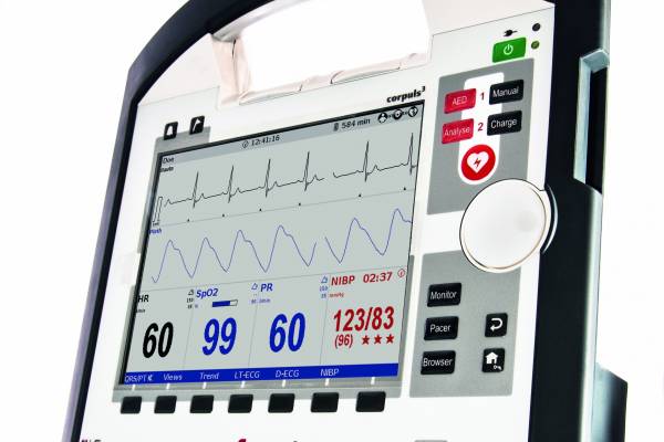 Patientenmonitoring durch das Gerät der Firmal corpuls. Bildnachweis: © corpuls / GS Elektromedizinische Geräte G. Stemple GmbH Patientenmonitoring durch das Gerät der Firmal corpuls. Bildnachweis: © corpuls / GS Elektromedizinische Geräte G. Stemple GmbH